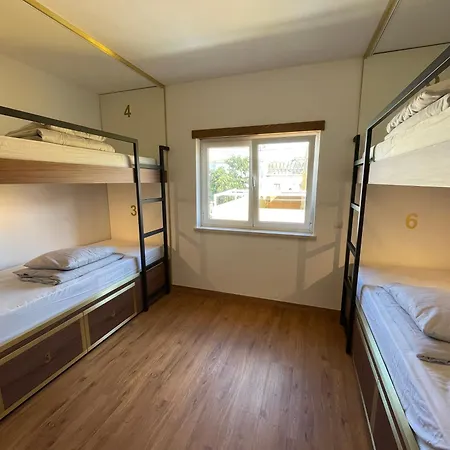 Vandrarhem 33 - Youth 18 To 35 Only *