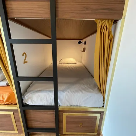 Vandrarhem 33 - Youth 18 To 35 Only