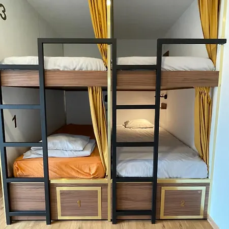 Vandrarhem 33 - Youth 18 To 35 Only Baleal