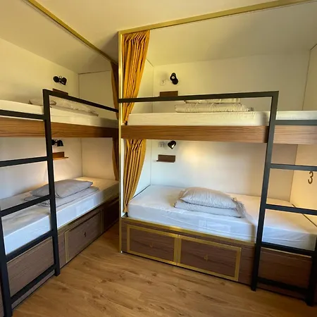 33hostel - Solo Traveller 18 To 35 Only Hostel Baleal