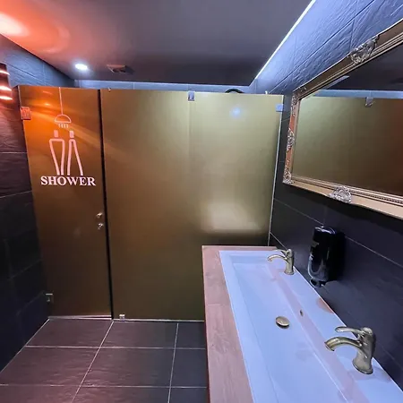 33 - Youth 18 To 35 Only Vandrarhem *