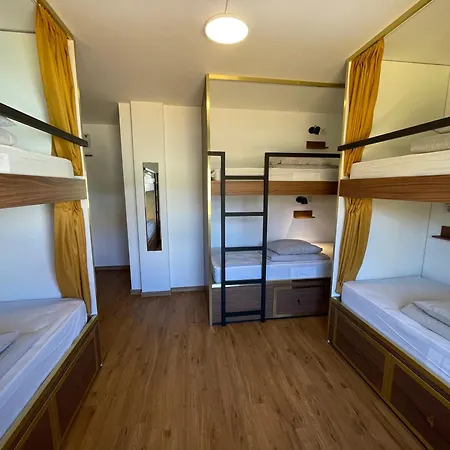 Vandrarhem 33 - Youth 18 To 35 Only