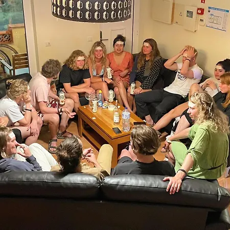 Vandrarhem 33 - Youth 18 To 35 Only