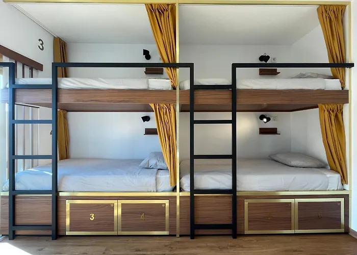 33Hostel - Solo Traveller 18 To 35 Only *