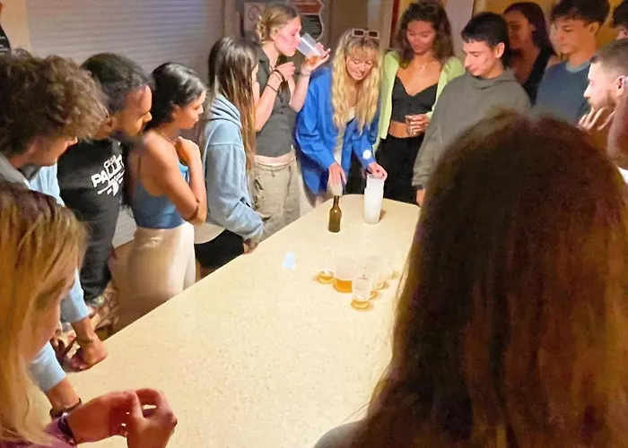 33Hostel - Solo Traveller 18 To 35 Only