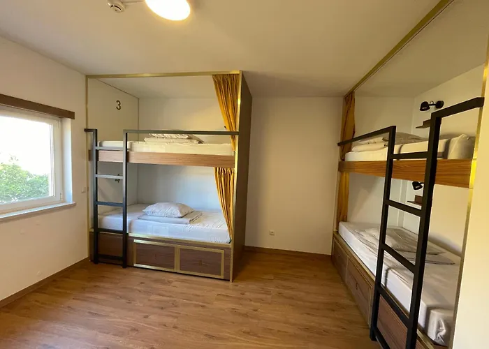 33Hostel - Solo Traveller 18 To 35 Only Hostel Baleal