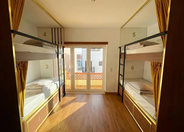 33Hostel - Solo Traveller 18 To 35 Only Hostel