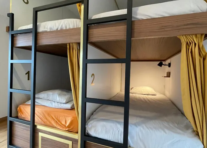 33Hostel - Solo Traveller 18 To 35 Only