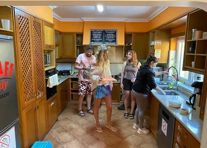 33 - Youth 18 To 35 Only Hostel Baleal