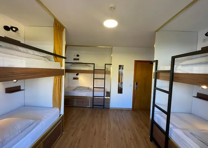 Hostel 33Hostel - Solo Traveller 18 To 35 Only *