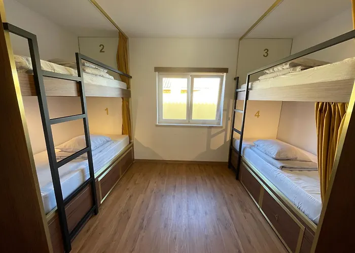33 Hostel *