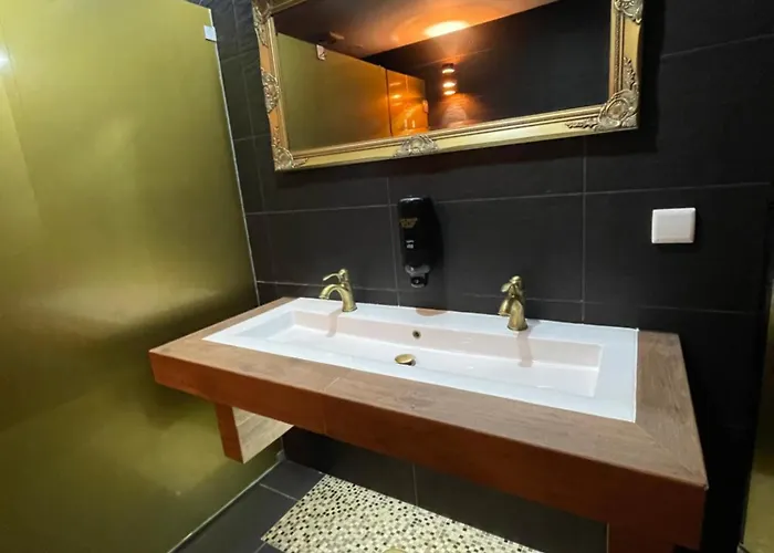 33Hostel - Solo Traveller 18 To 35 Only Baleal