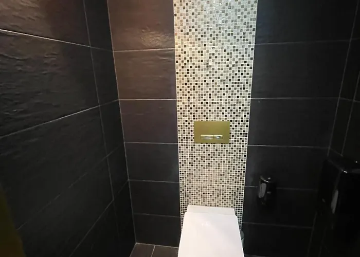 33Hostel - Solo Traveller 18 To 35 Only