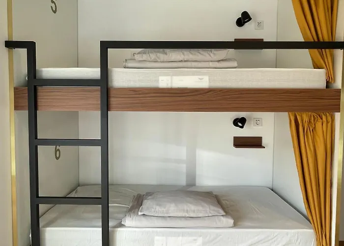 Hostel 33Hostel - Solo Traveller 18 To 35 Only *