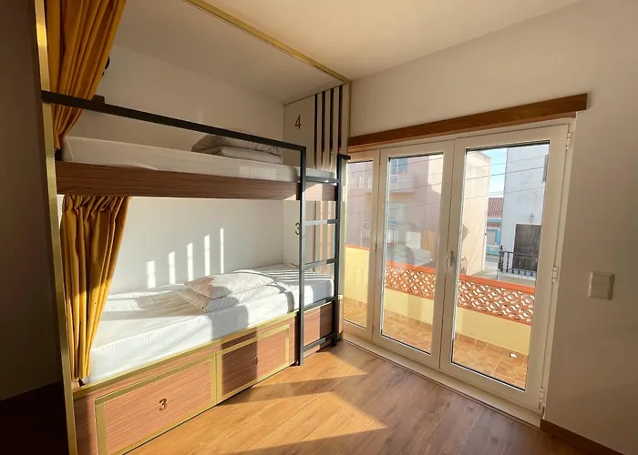 33Hostel - Solo Traveller 18 To 35 Only *