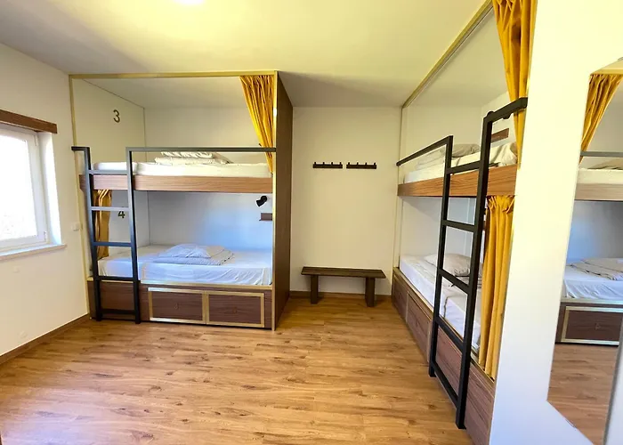 33Hostel - Solo Traveller 18 To 35 Only